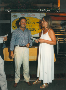 1994 - Forte dei Marmi, La Capannina - Gabriela Ghirlanda premia Beba Grida