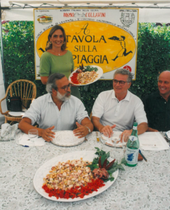 1994 - Forte dei Marmi, bagno Roma Levante - Enrico Ferri, Tony May e Beba Grida e la sua insalata di farro e moscardini