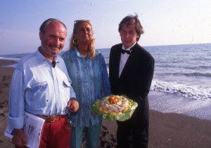 1996 - Marina di Castagneto Carducci, spiagga Le Sabine - Gianni Mercatali con Marchesa Francesca Antinori